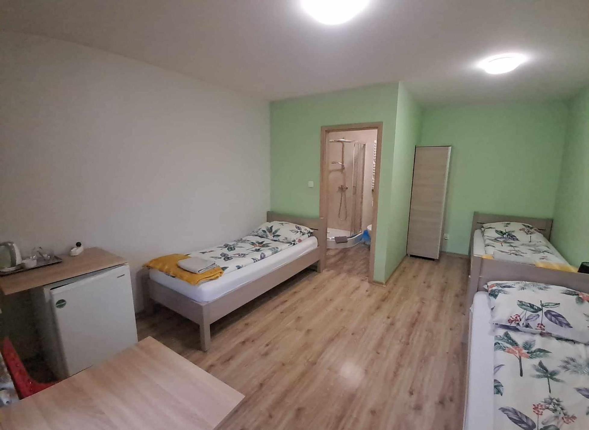 Noclegi Julia Pokoje 1-3 Parter Sniadanie Kontynentalne Kielce Exterior photo
