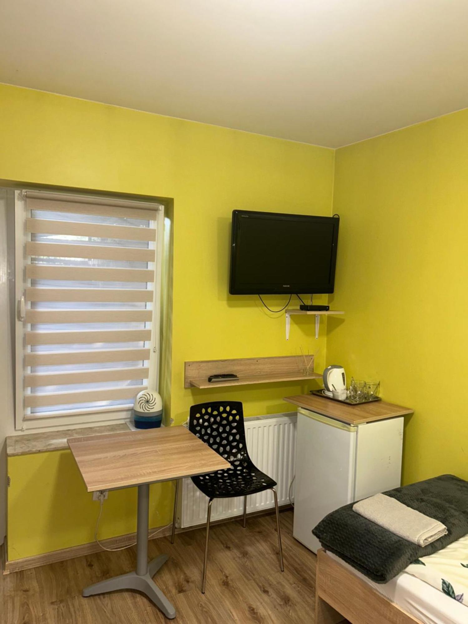 Noclegi Julia Pokoje 1-3 Parter Sniadanie Kontynentalne Kielce Exterior photo